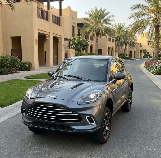 4-Seater Classic Electric Golf Cart with AWD and Air Conditioning