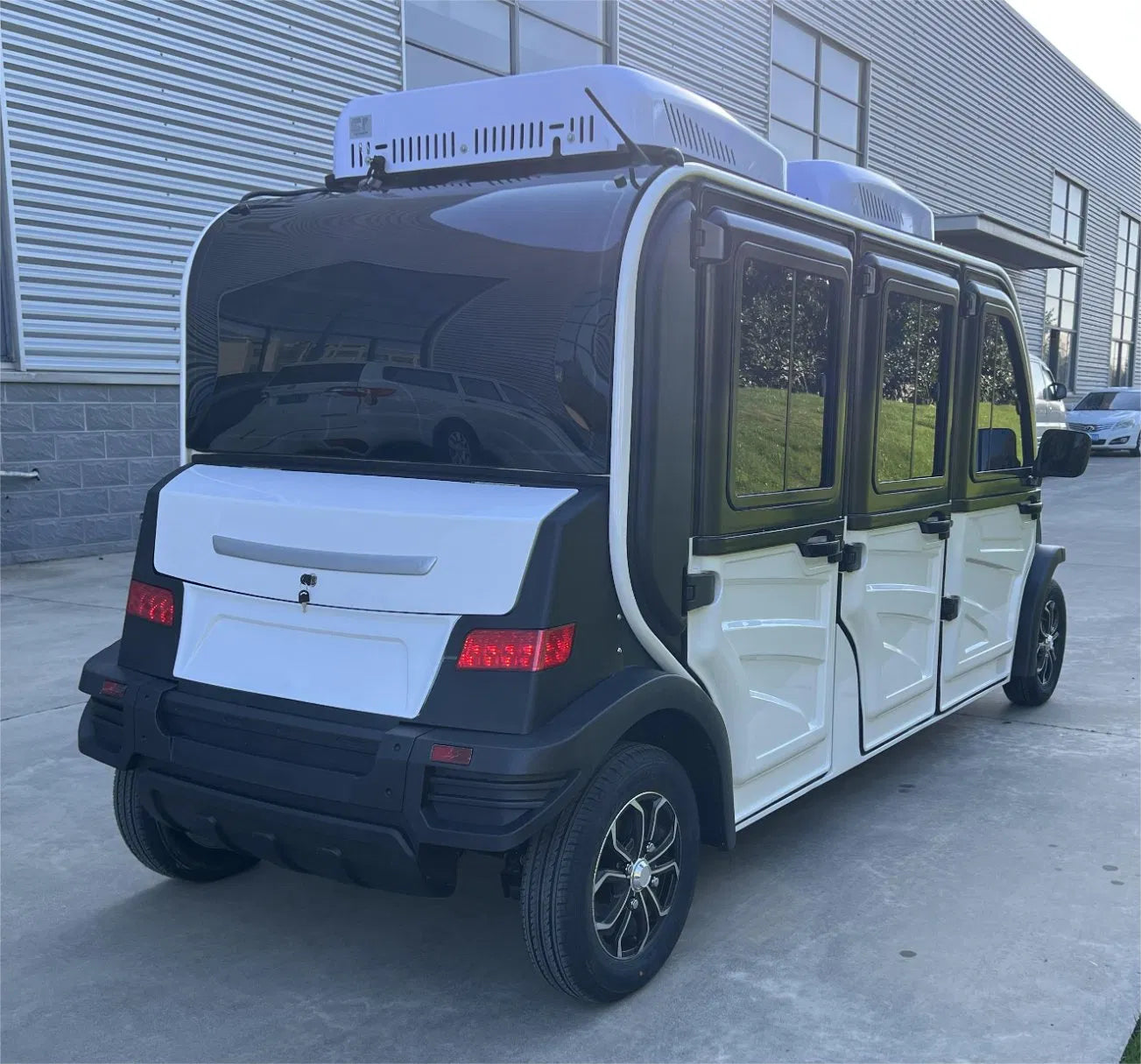 6-Seater Enclosed Electric Golf Cart with Air Conditioning and 60V Battery