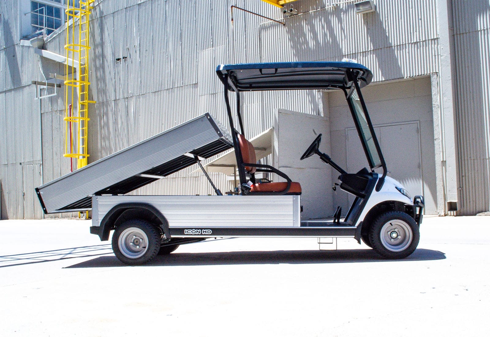 2-Seater Electric Utility Golf Cart with Hydraulic Cargo Box