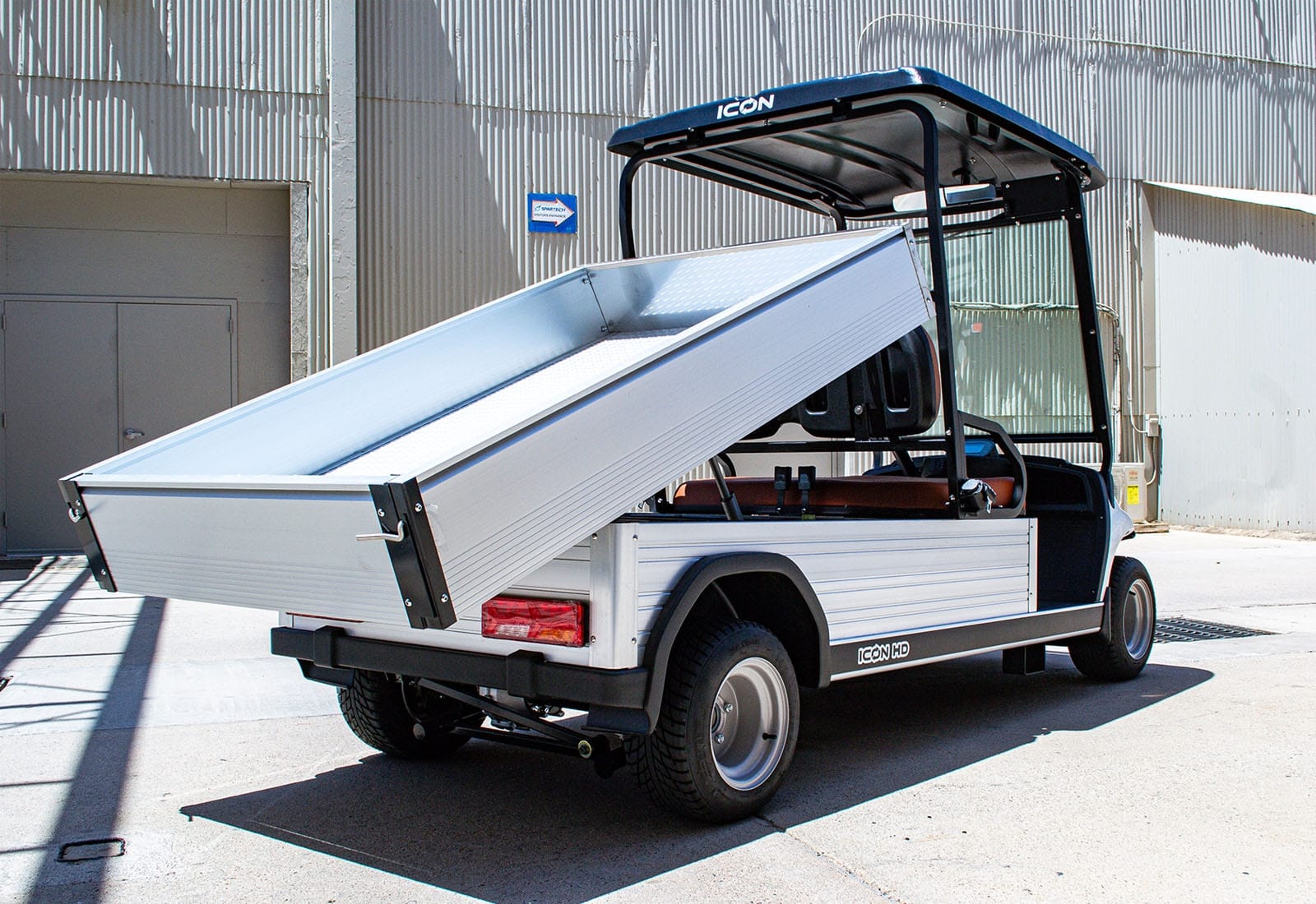 2-Seater Electric Utility Golf Cart with Hydraulic Cargo Box